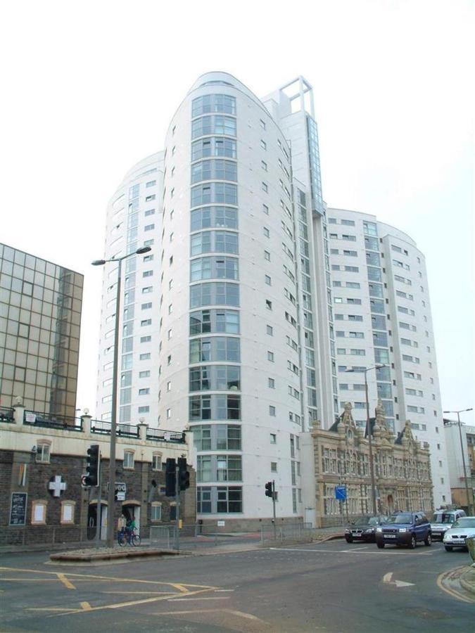 2 Bedroom City Centre Apartment With Free Parking Cardiff Kültér fotó